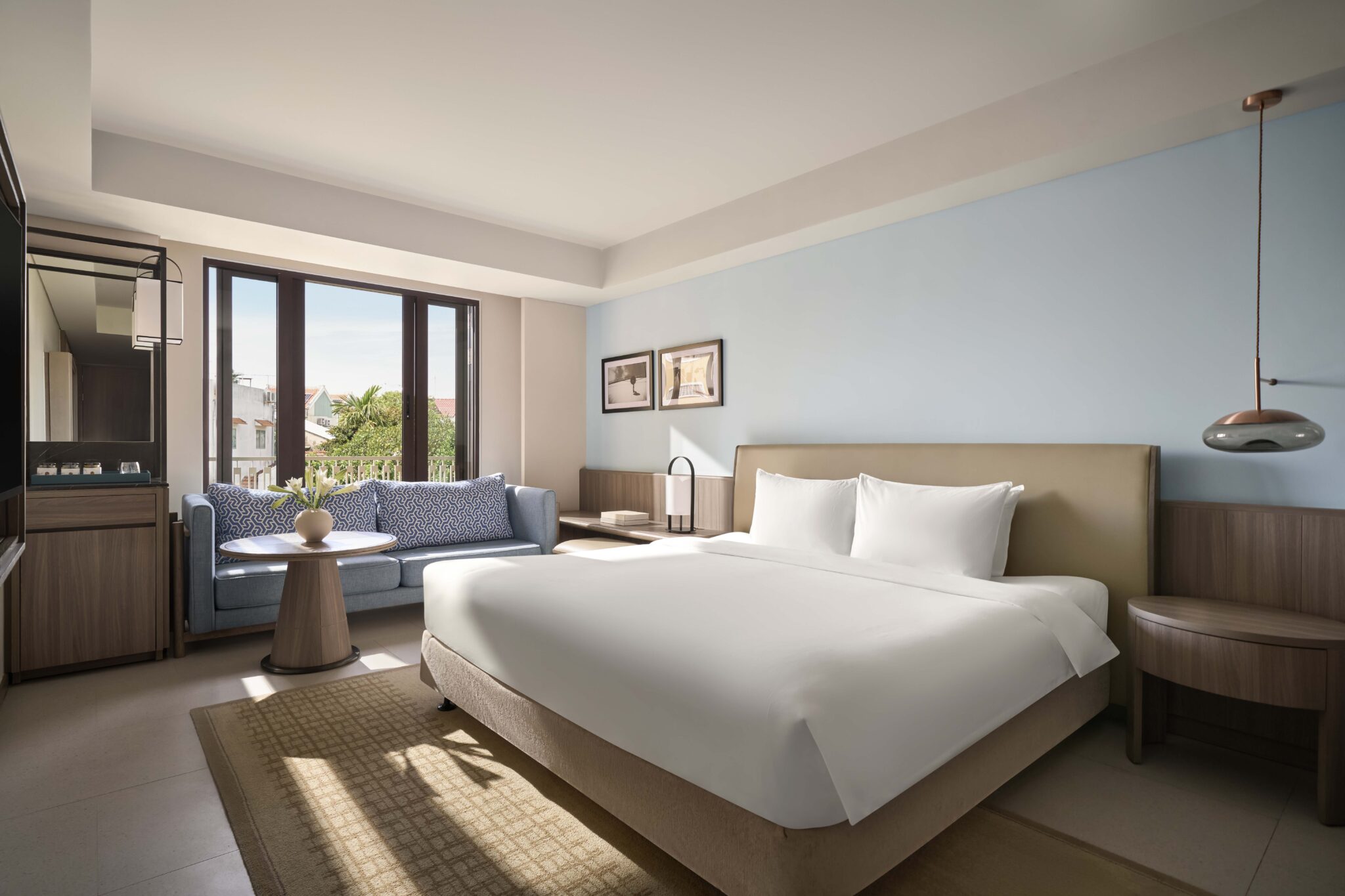 One-King Deluxe - Room Overview - High Floor