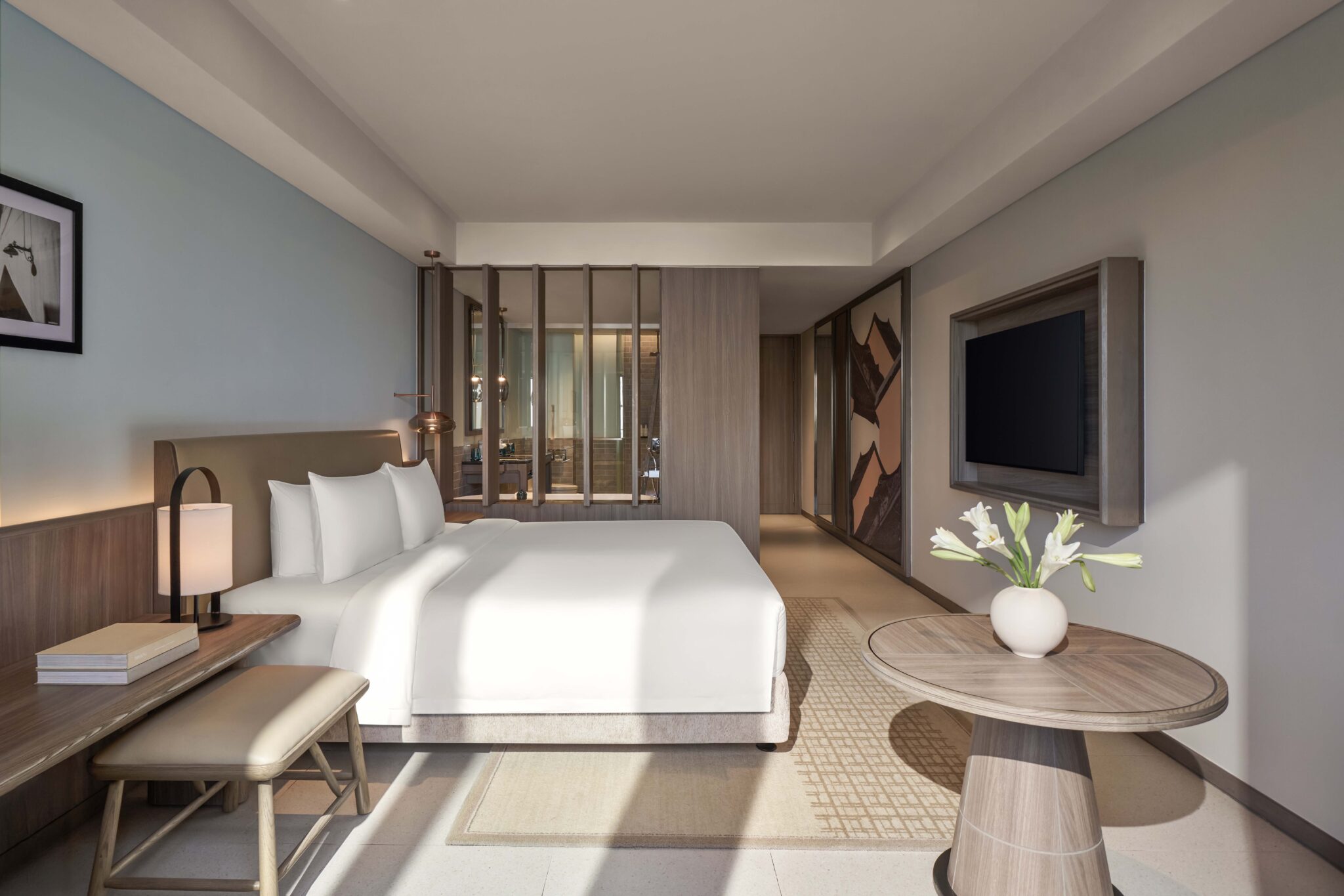 One-King Deluxe - Room Overview